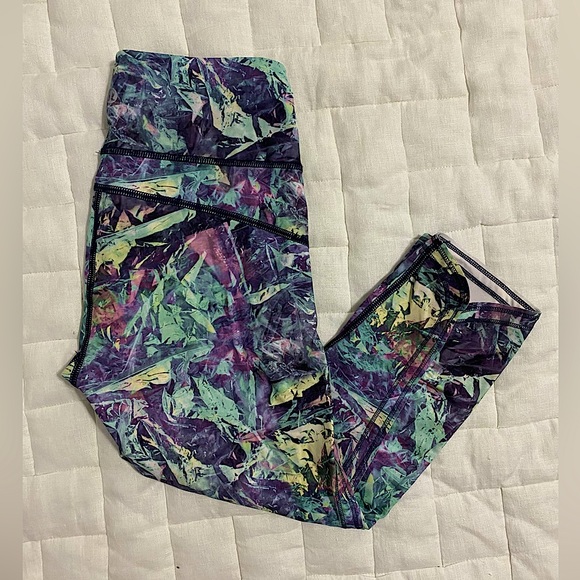 Lululemon Top Speed Crop - Picture 1 of 8